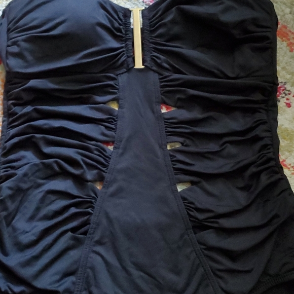 One piece suit - Picture 2 of 3